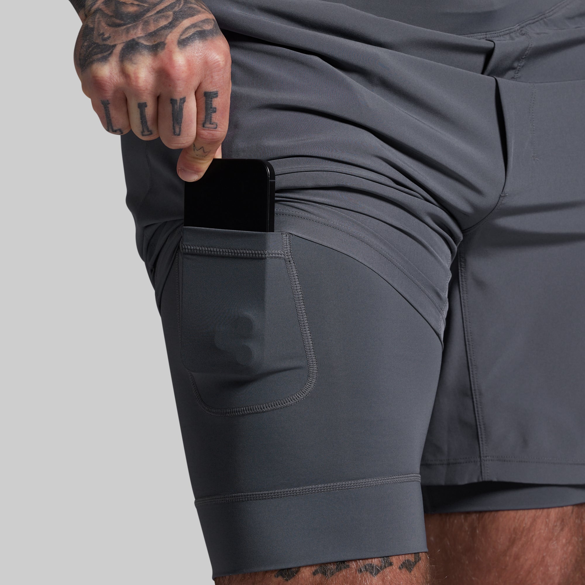 Versatile Short w/ Compression 7" (Basalt)